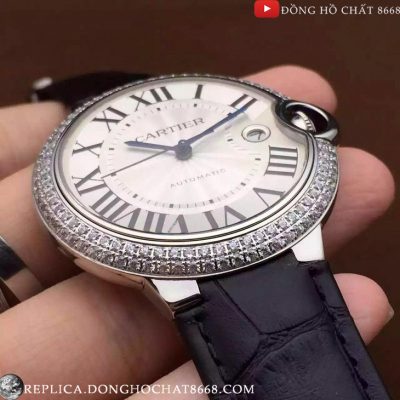 Mặt Dial của mẫu đồng hồ Replica 1 1 được bao bọc bởi một lớp kính Sapphire