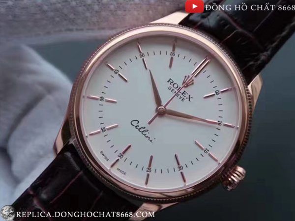 Rolex siêu cấp Cellini Time 50505 sở hữu phần mặt số trắng cực kỳ tinh tế đối lập hoàn toàn với phần dây da.