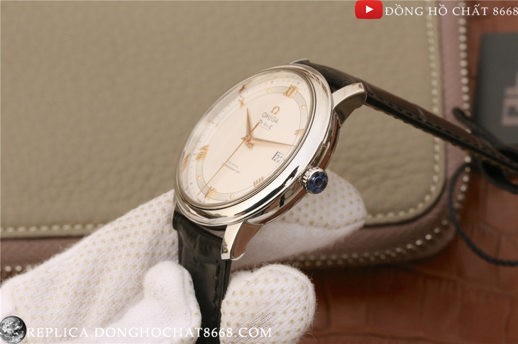 Mặt số của mẫu đồng hồ Omega Fake 1:1 Deville Prestige 424.13.40.20.02.003 được thể hiện ấn tượng.