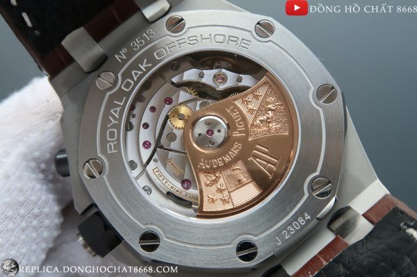 Mặt đáy Sapphire cho phép người dùng chiêm ngưỡng bộ máy Caliber 3126 một cách sắc nét nhất