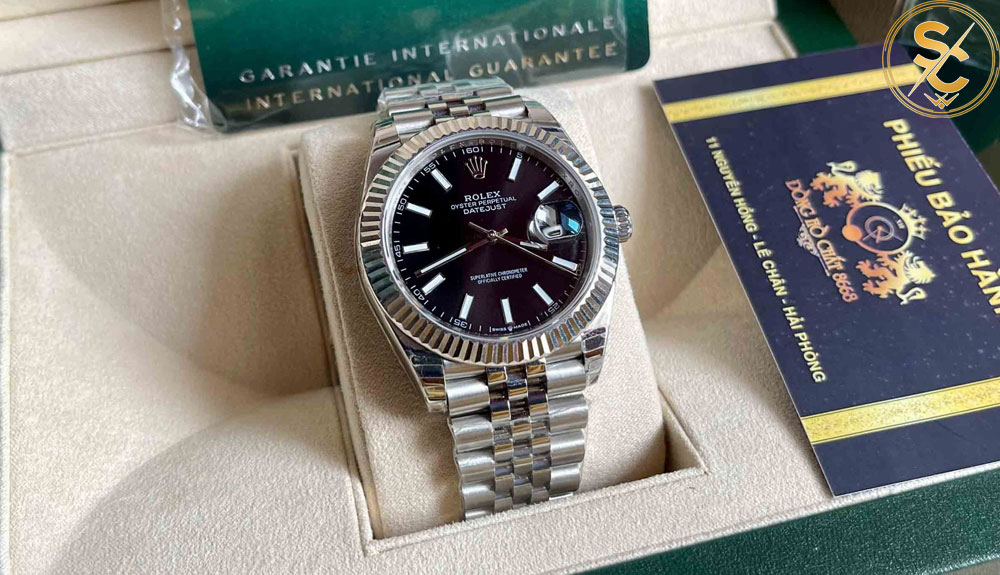 Khung vỏ đồng hồ Rolex siêu cấp được làm từ vật liệu thép 904l độc quyền của Rolex.