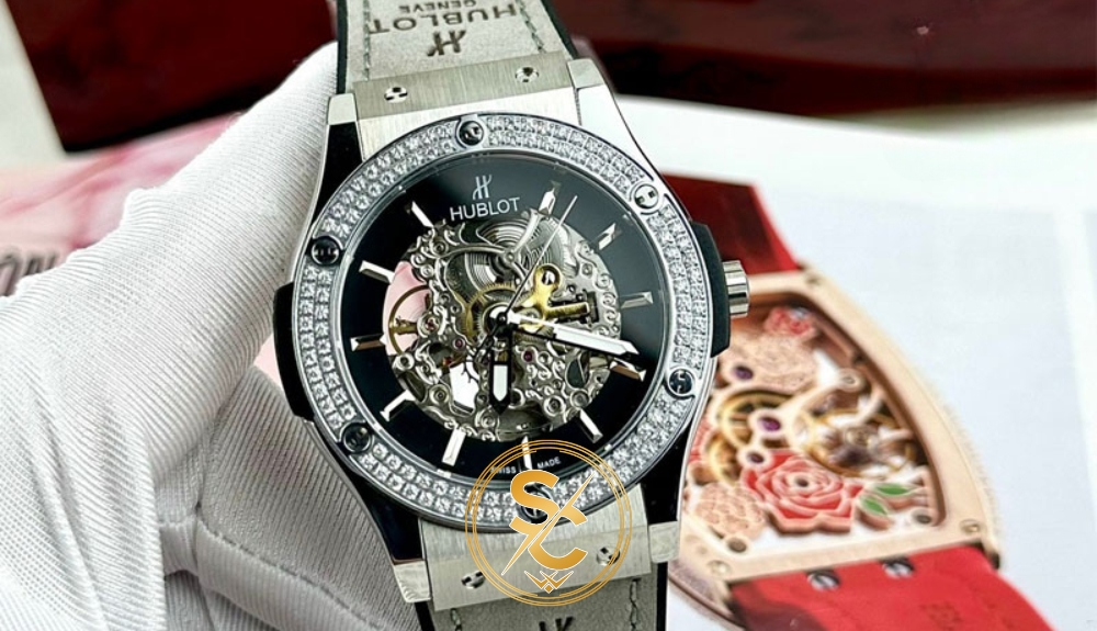 Đồng hồ Hublot Skeleton giá 5 triệu vành đính đá